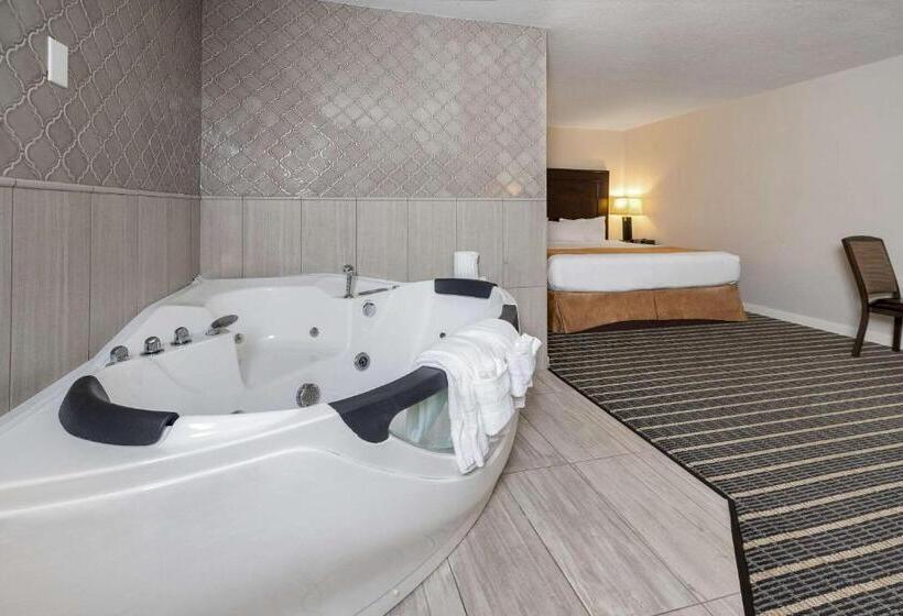 هتل Clarion Pointe