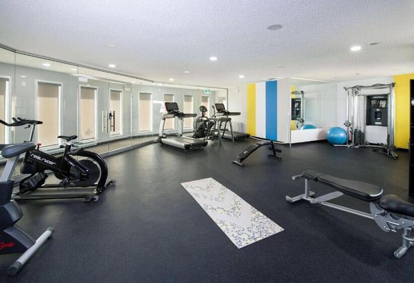 هتل Clarion Pointe
