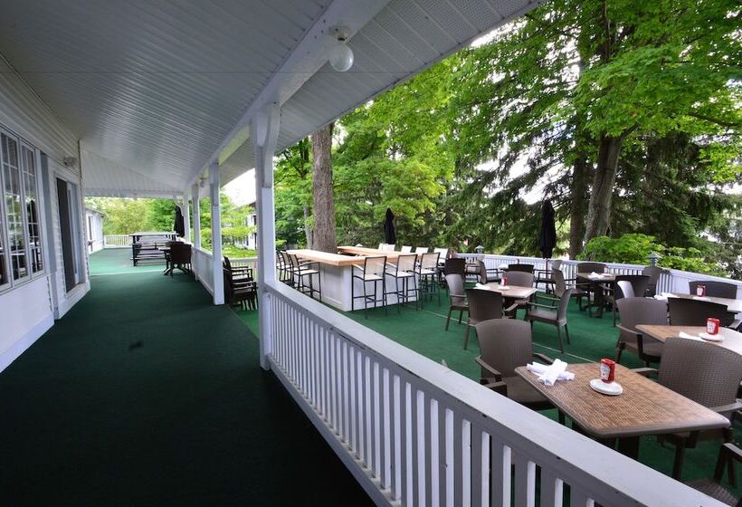 Отель Clevelands House Resort Muskoka