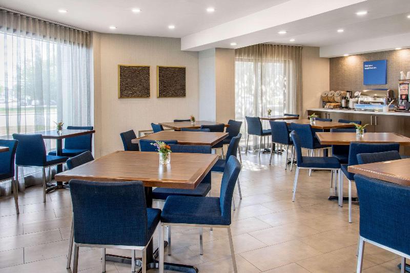 هتل Comfort Inn Montreal Aeroport