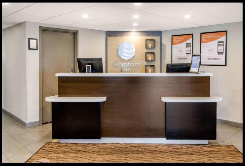 هتل Comfort Inn Montreal Aeroport