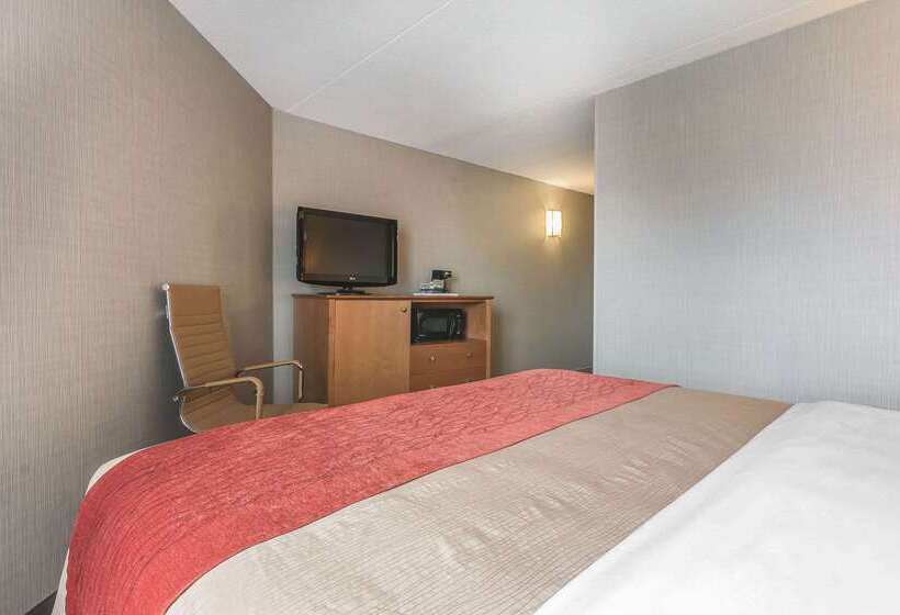 هتل Comfort Inn Oshawa