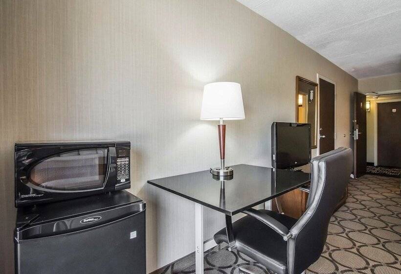 هتل Comfort Inn Sherbrooke