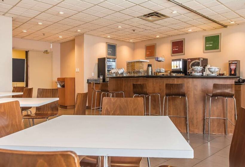 هتل Comfort Suites Downtown