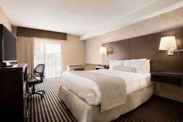 هتل Days Inn By Wyndham Miramichi Nb
