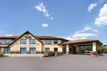 هتل Days Inn By Wyndham Miramichi Nb