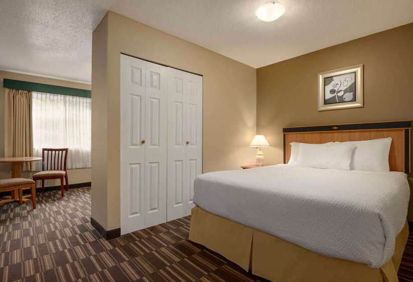 هتل Days Inn By Wyndham Nanaimo