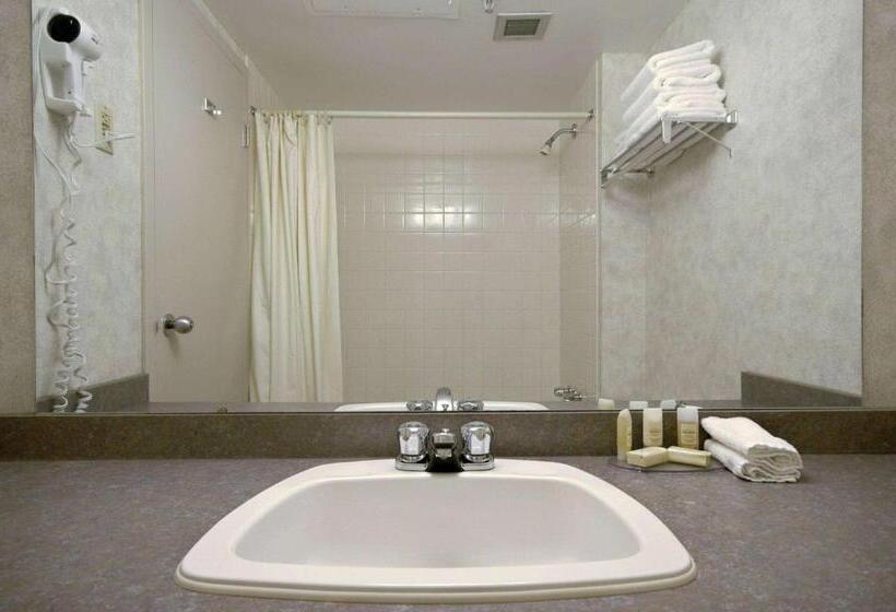 هتل Howard Johnson By Wyndham Portage La Prairie