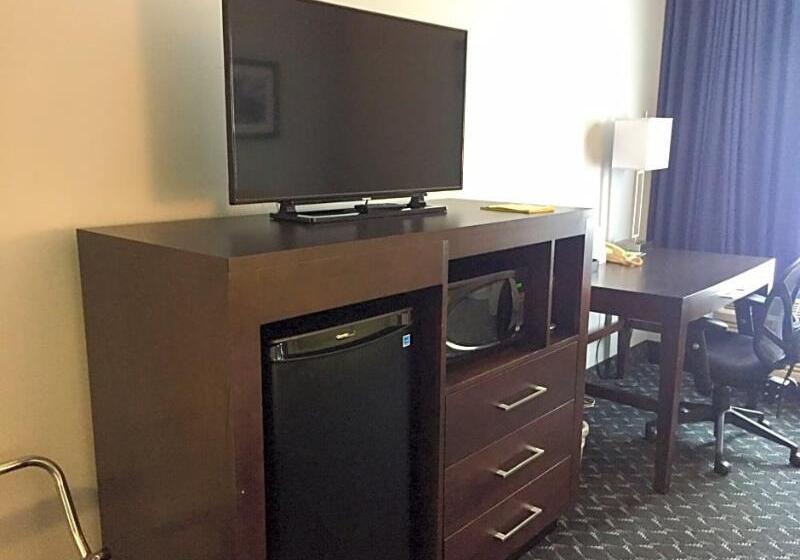 هتل Days Inn By Wyndham Sarnia Harbourfront