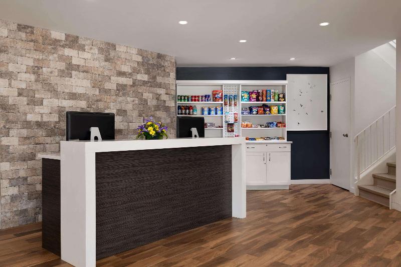 هتل Days Inn By Wyndham Sarnia Harbourfront