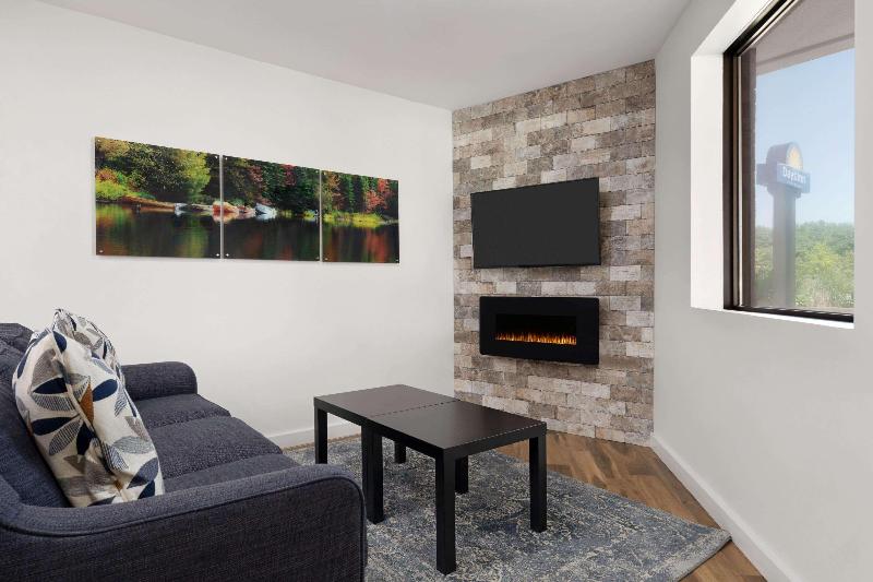 هتل Days Inn By Wyndham Sarnia Harbourfront