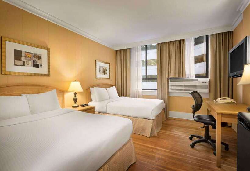 فندق Days Inn By Wyndham Vancouver Downtown