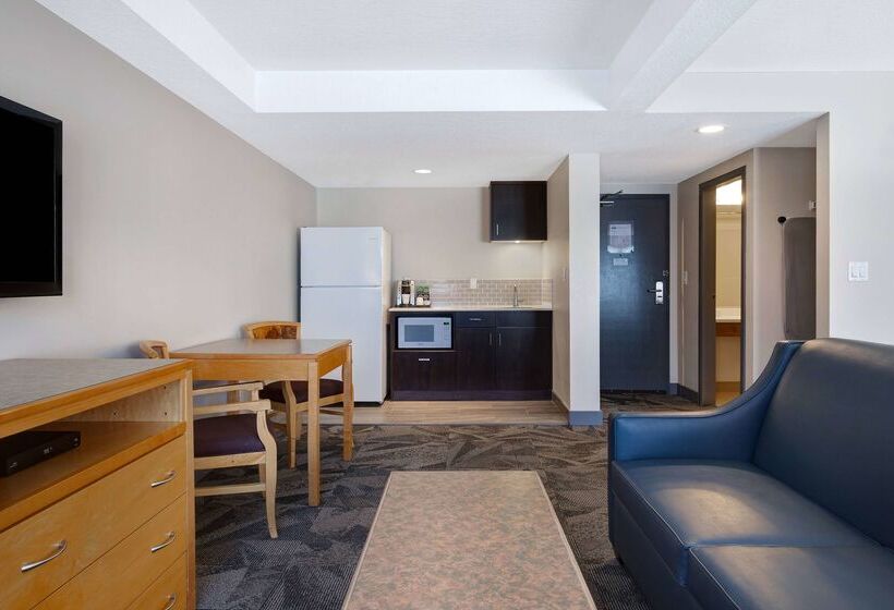 هتل Days Inn By Wyndham Victoria Airport Sidney