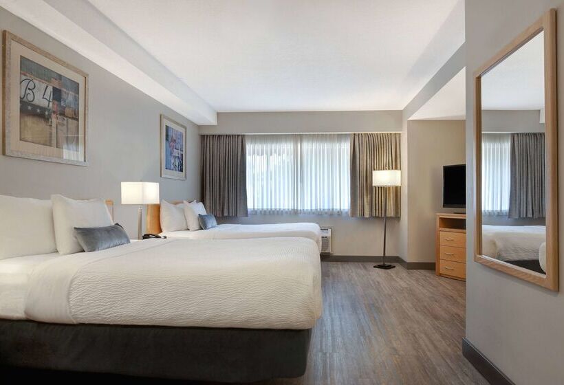 هتل Days Inn By Wyndham Victoria Airport Sidney