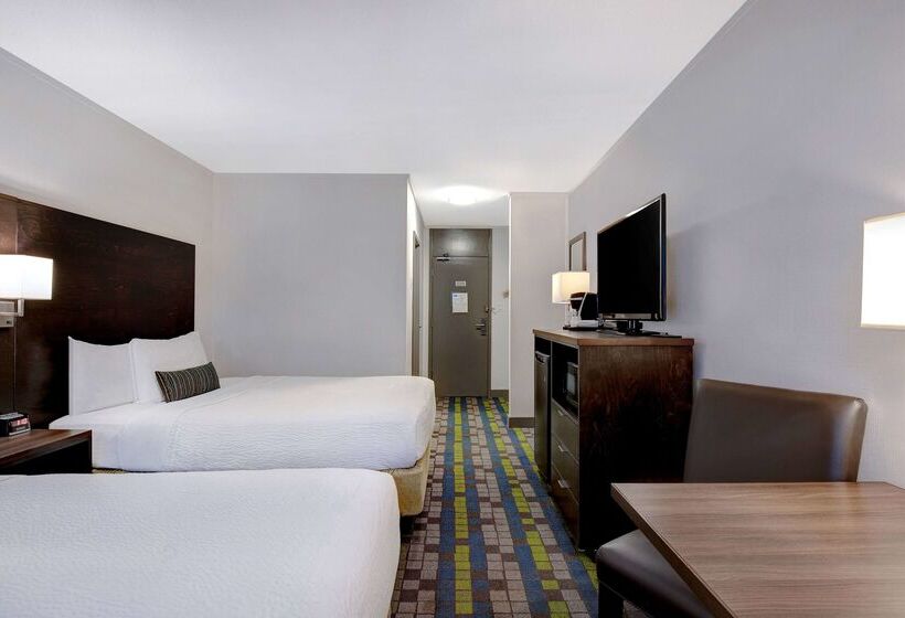 هتل Days Inn By Wyndham Victoria Airport Sidney