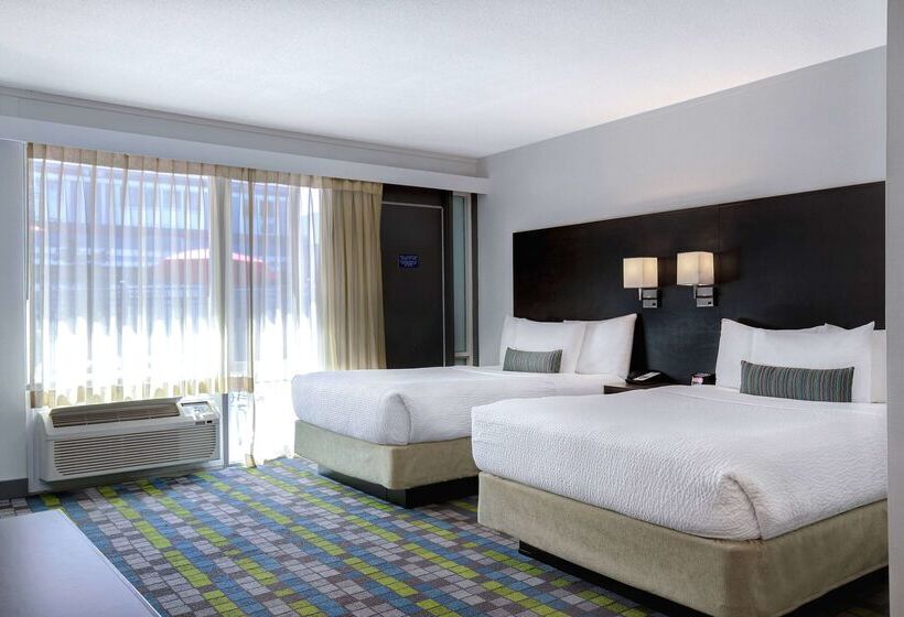 هتل Days Inn By Wyndham Victoria Airport Sidney