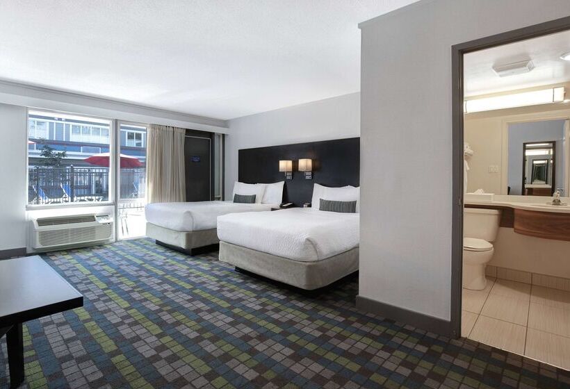 هتل Days Inn By Wyndham Victoria Airport Sidney