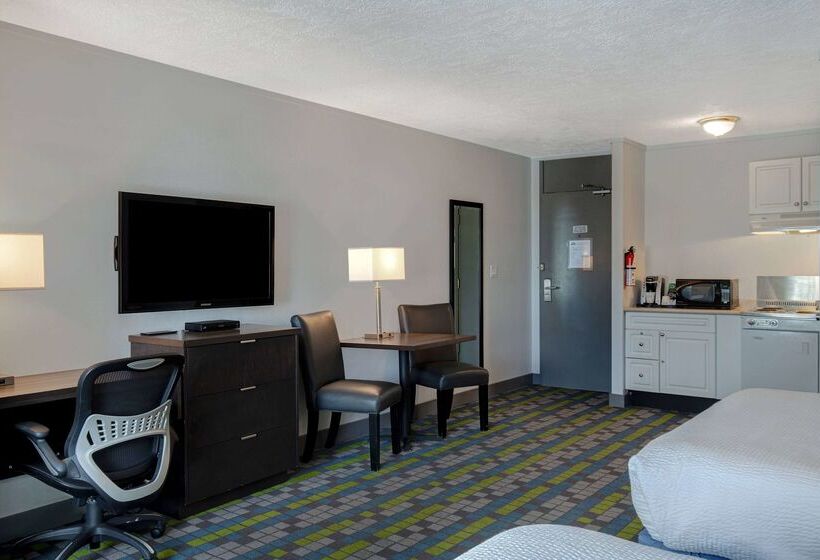 هتل Days Inn By Wyndham Victoria Airport Sidney