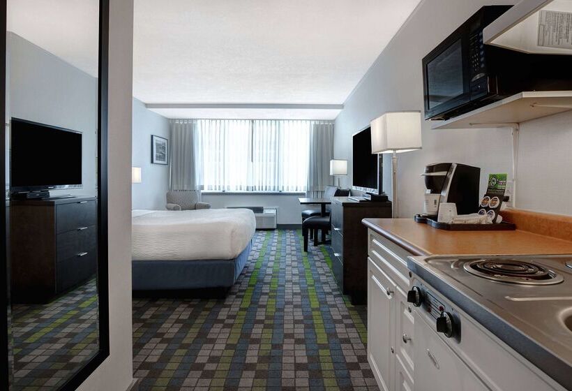 هتل Days Inn By Wyndham Victoria Airport Sidney