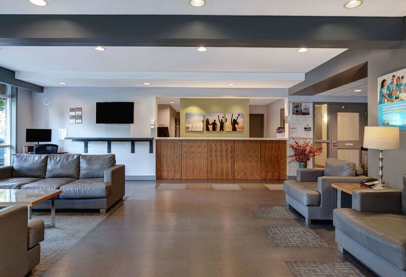 هتل Days Inn By Wyndham Victoria Airport Sidney