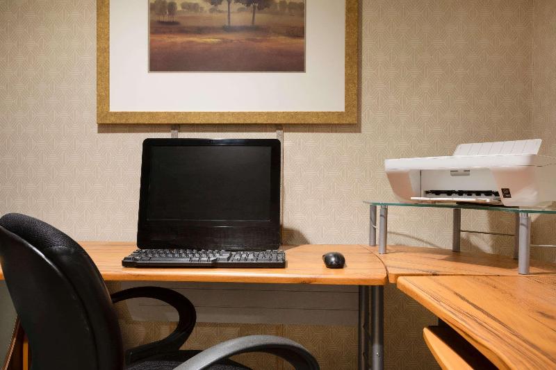 בית מלון כפרי Days Inn By Wyndham Renfrew Conference Centre