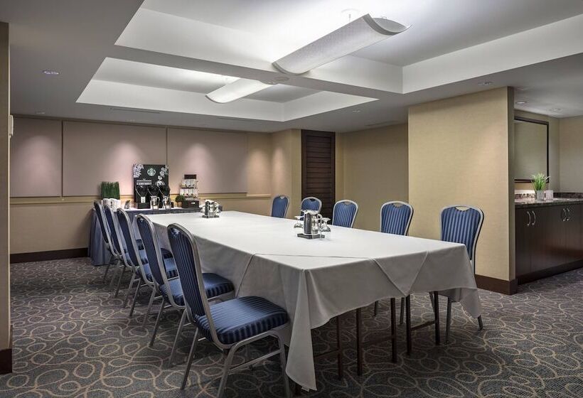 فندق Delta S By Marriott Burnaby Conference Centre