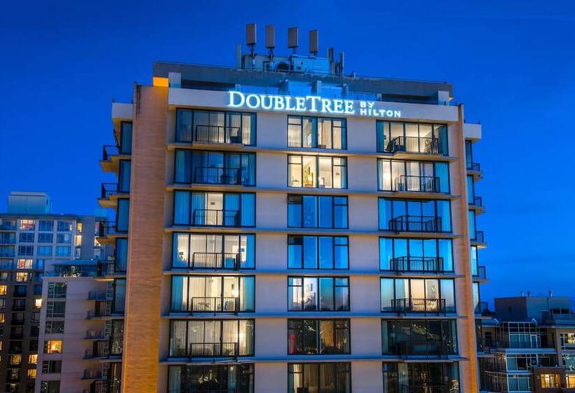 هتل Doubletree By Hilton  & Suites Victoria