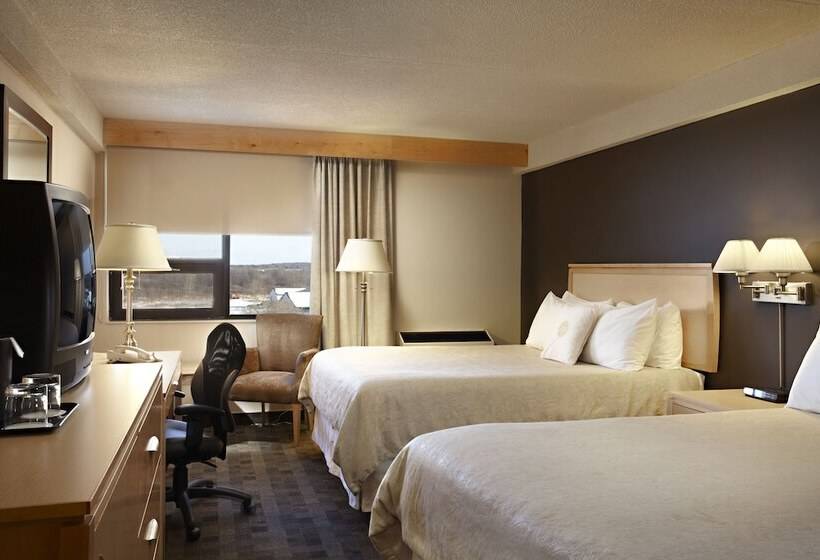هتل Doubletree By Hilton Kingston