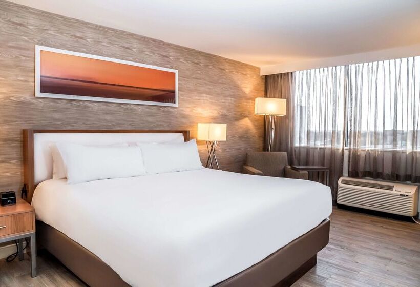 هتل Doubletree By Hilton Kitchener