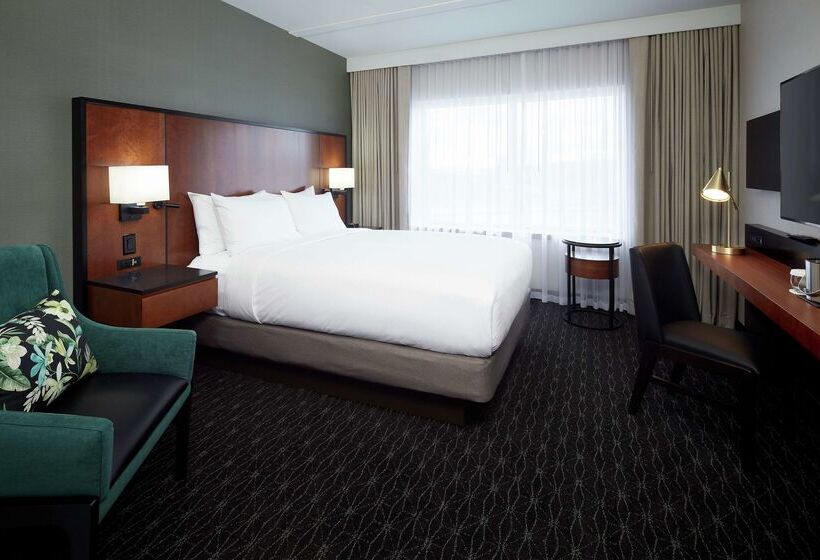 هتل DoubleTree by Hilton Montreal Airport