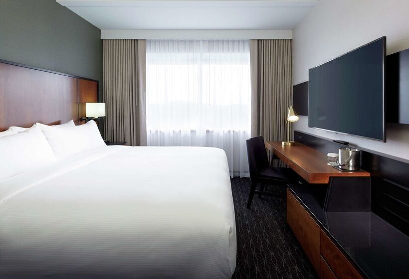 هتل DoubleTree by Hilton Montreal Airport