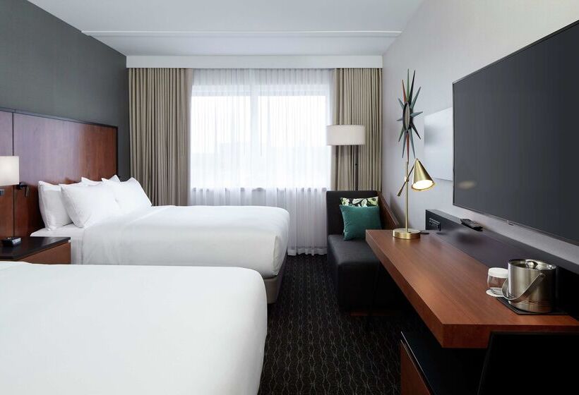 هتل DoubleTree by Hilton Montreal Airport