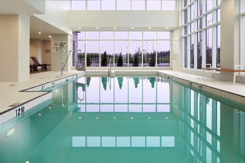 هتل DoubleTree by Hilton Montreal Airport