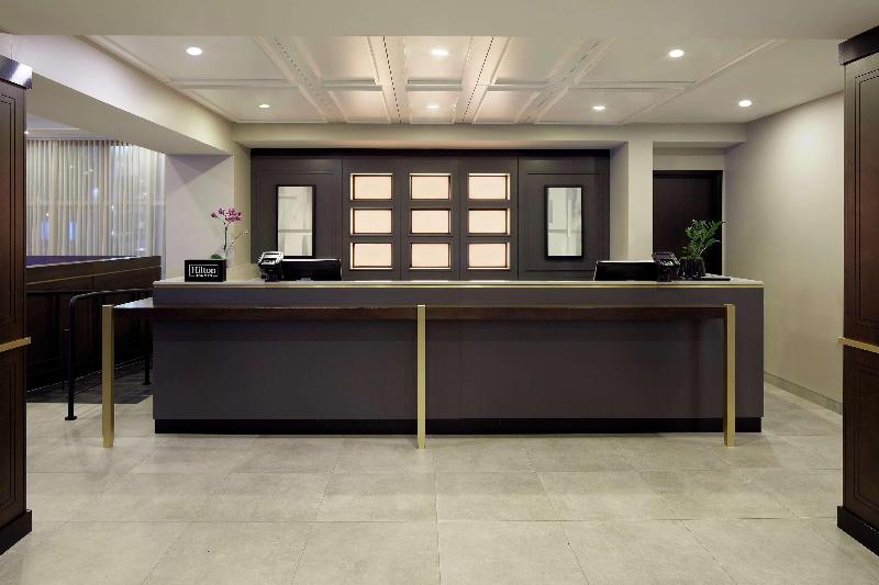هتل DoubleTree by Hilton Montreal Airport