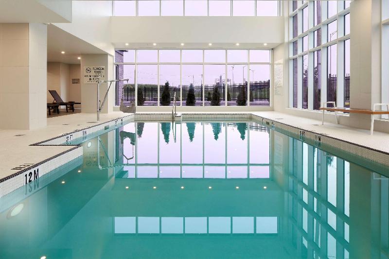 هتل DoubleTree by Hilton Montreal Airport