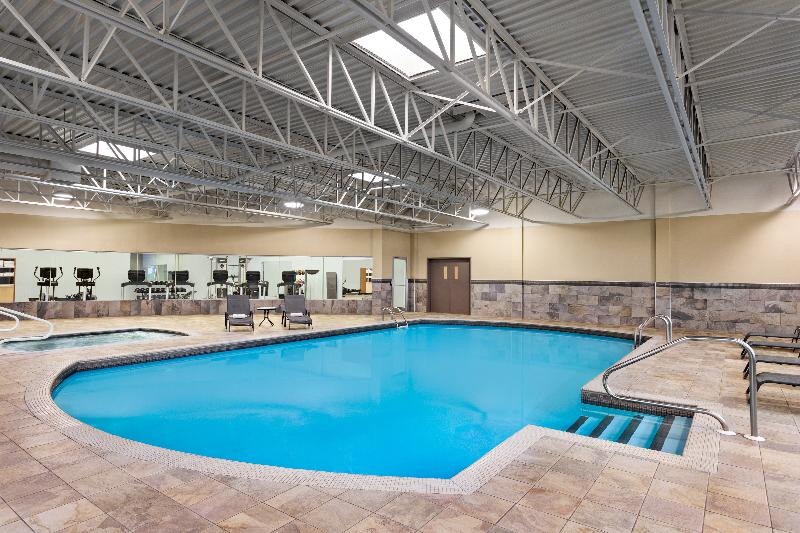هتل Doubletree By Hilton Pointe Claire Montreal Airport West