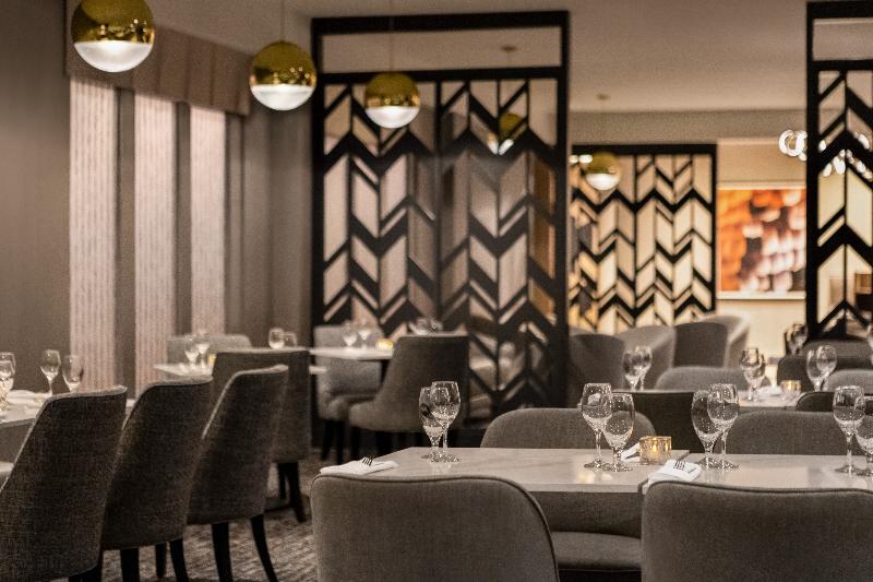 هتل Doubletree By Hilton Pointe Claire Montreal Airport West