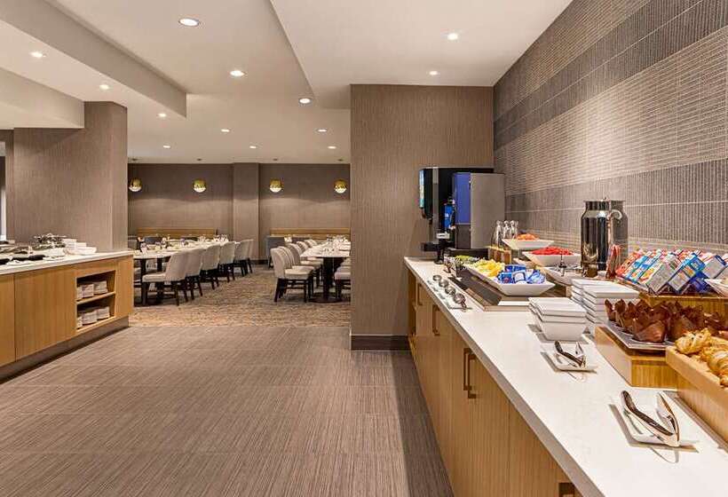 هتل Doubletree By Hilton Pointe Claire Montreal Airport West