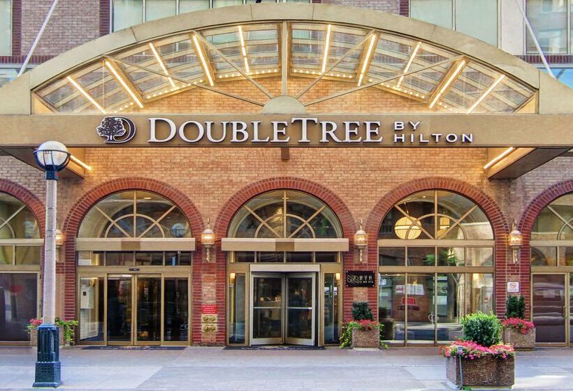 فندق Doubletree By Hilton Toronto Downtown