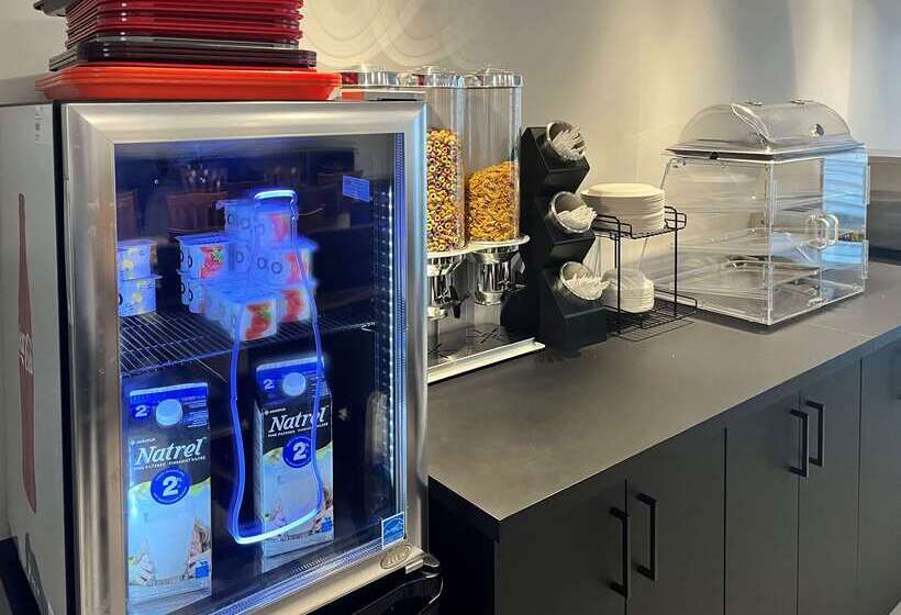 فندق Econo Lodge Airport Quebec