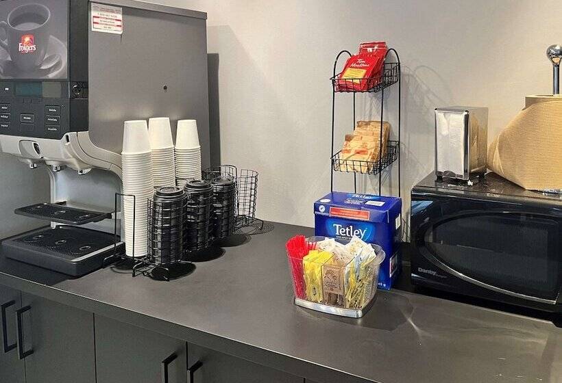 فندق Econo Lodge Airport Quebec