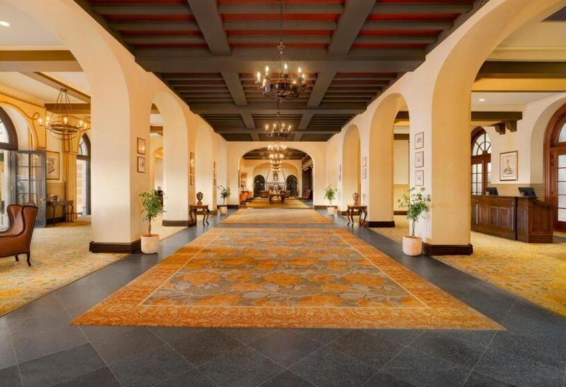هتل Fairmont Le Manoir Richelieu