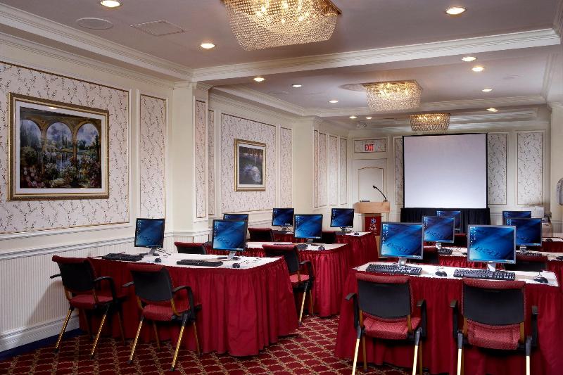 בית מלון כפרי Four Points by Sheraton Toronto Lakeshore