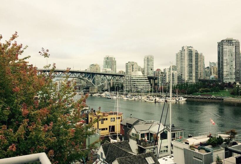 هتل Granville Island