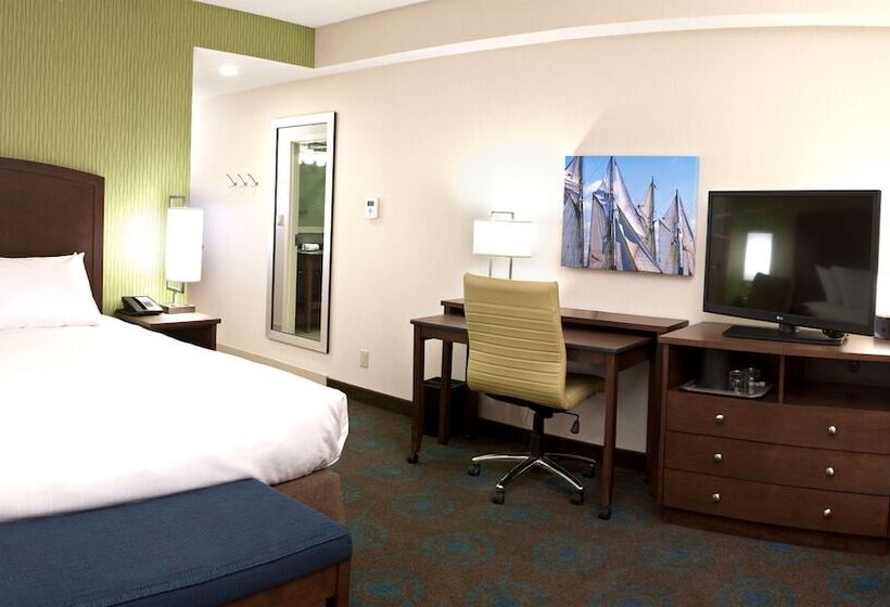 هتل Hampton Inn By Hilton Halifax Downtown