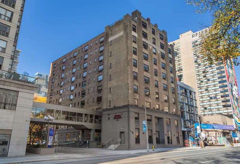 هتل Hampton Inn & Suites By Hilton Toronto Downtown