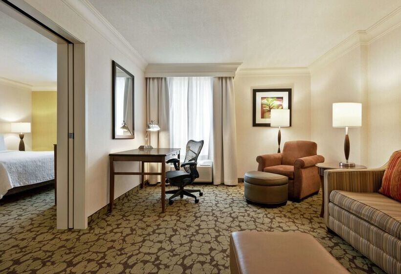 هتل Hilton Garden Inn Saskatoon Downtown