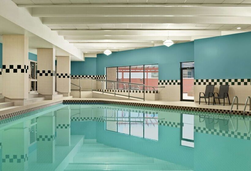 هتل Hilton Garden Inn Saskatoon Downtown