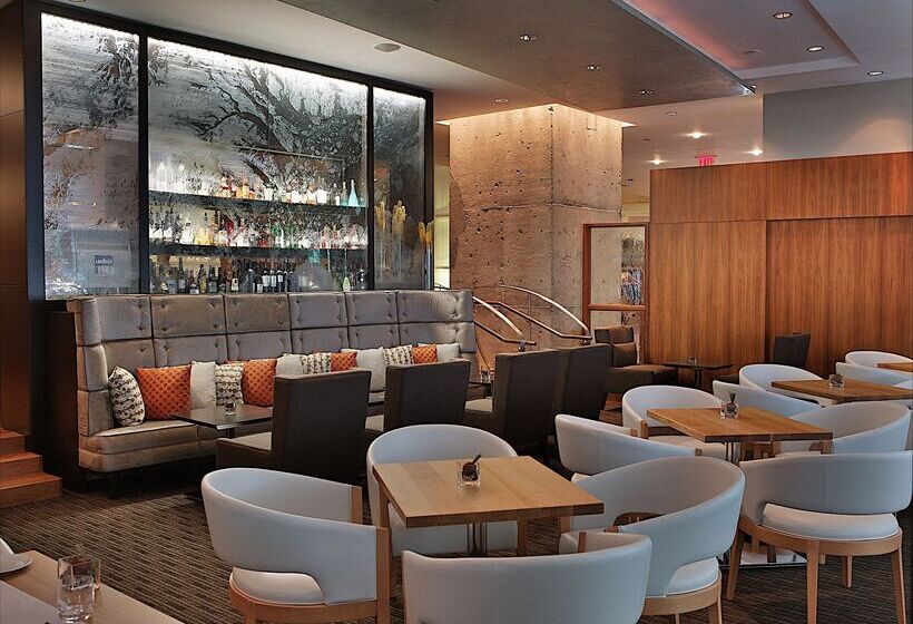 هتل Hilton Toronto