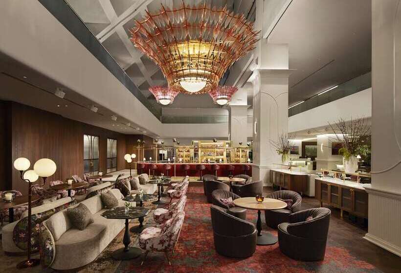 هتل Hilton Toronto